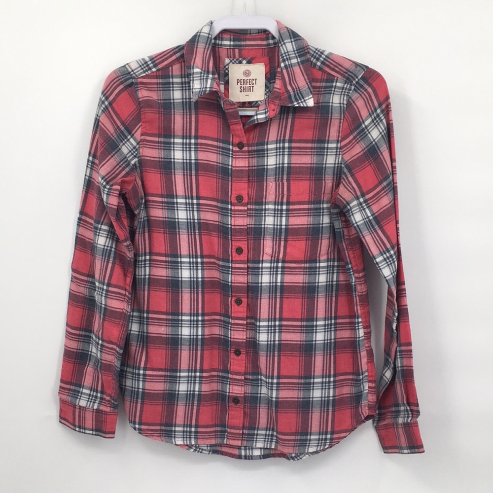 So perfect shirt Red and Blue Plaid Button-Down Women’s small